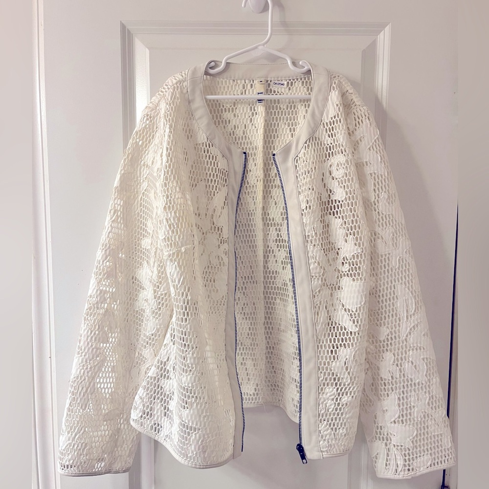 Pretty White Flower Mesh Zipup Jacket